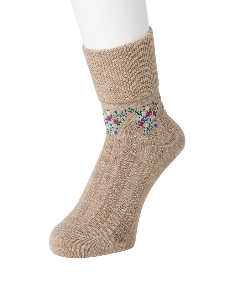 サンドベージュ