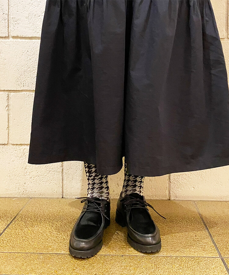 ブラック